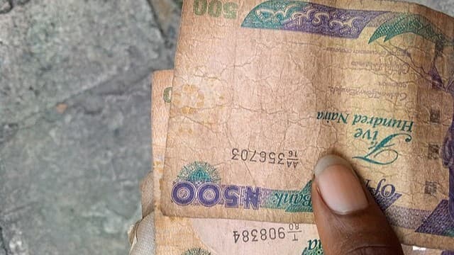 Nigerians throw naira notes around to show love: but it could land you in jail