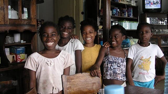Warm São Tomé Hospitality Welcomes Visitors with Open Arms